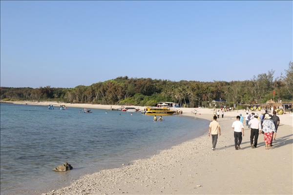 Kết nối sản phẩm du lịch giữa đất liền với đặc khu Phú Quý