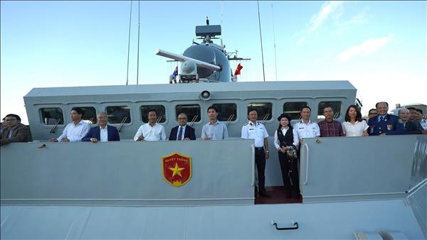 Vietnamese, Australian navies strengthen friendship, cooperation