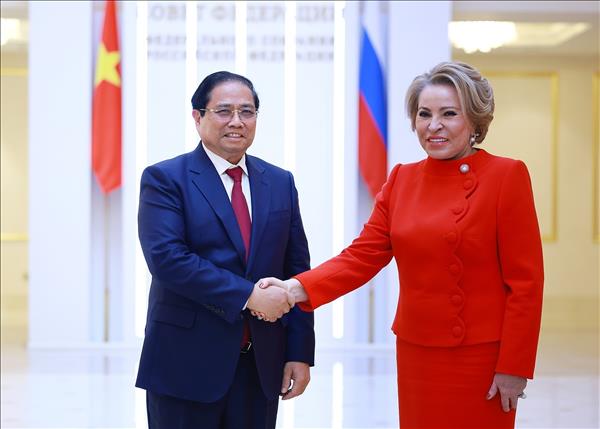 Le PM Pham Minh Chinh rencontre la présidente du Conseil de la Fédération de Russie