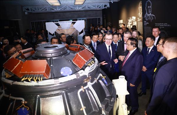 Thủ tướng Phạm Minh Chính tìm hiểu phát triển năng lượng hạt nhân và tàu điện ngầm của Nga