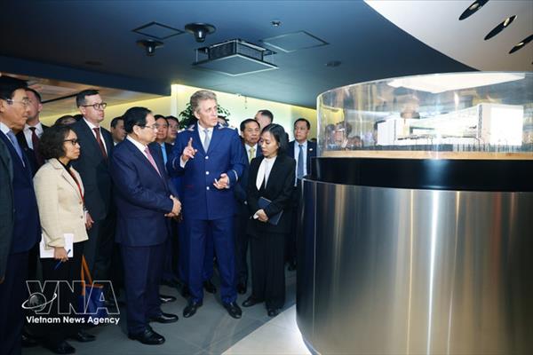 Prime Minister Pham Minh Chinh explores Russias nuclear energy, metro development