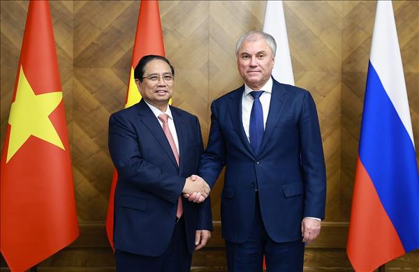 Le PM Pham Minh Chinh rencontre le président de la Douma Viatcheslav Volodine