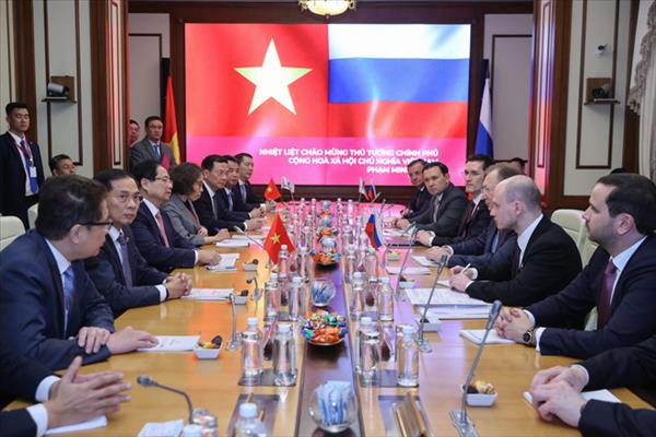 Prime Minister visits, works with Vietnams leading oil and gas partner in Russia