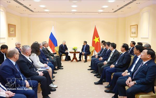 Le PM Pham Minh Chinh reçoit des responsables dassociations damitié Russie-Vietnam et danciens combattants russes