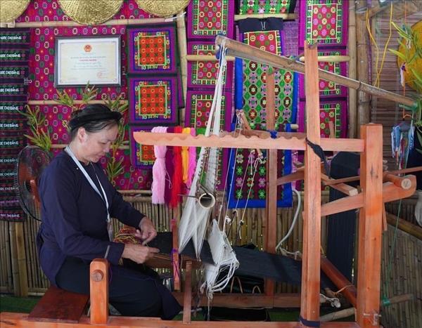 Cao Bằng giữ nghề truyền thống, mở lối phát triển du lịch