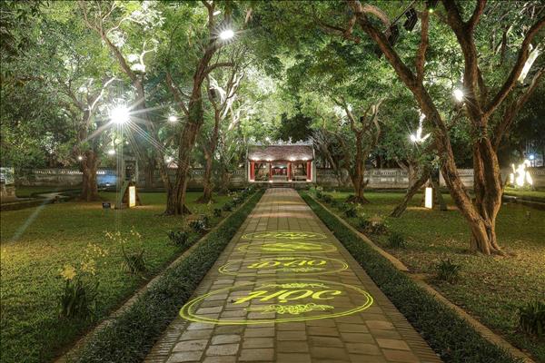Temple of Literature Night Tour Enhanced by Digital Innovation