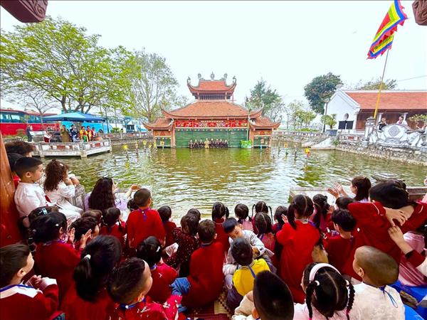 Lan tỏa giá trị di sản múa rối nước Đào Thục qua mô hình du lịch văn hóa kiểu mới
