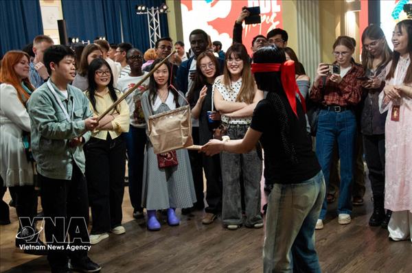 Exhiben cultura vietnamita en un colorido festival en Rusia