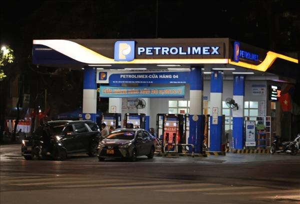 Vietnam cuts fuel taxes to zero till April 15 to stabilise energy market