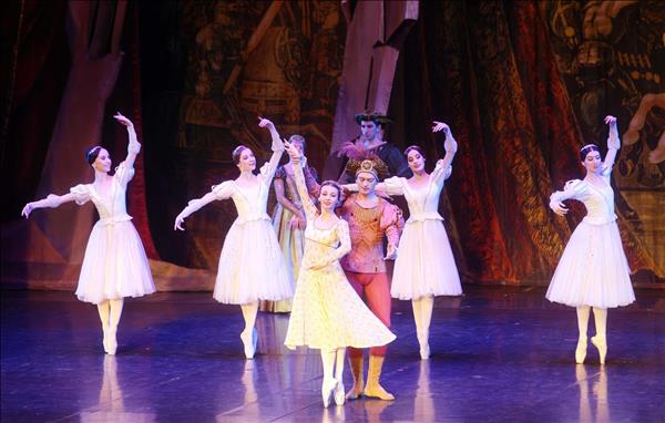 Các nghệ sĩ ballet danh tiếng biểu diễn tác phẩm kinh điển Romeo and Juliet ở Hà Nội