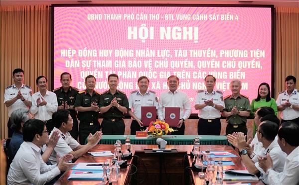Thành phố Cần Thơ và Bộ Tư lệnh Vùng Cảnh sát biển 4 ký kế hoạch hiệp đồng