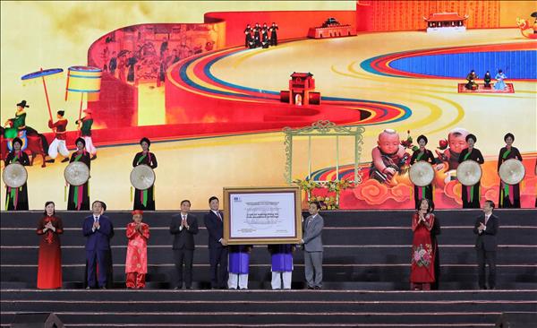 Ceremony held to receive UNESCO recognition of Dong Ho woodblock printings, name Yen Tu complex world heritage