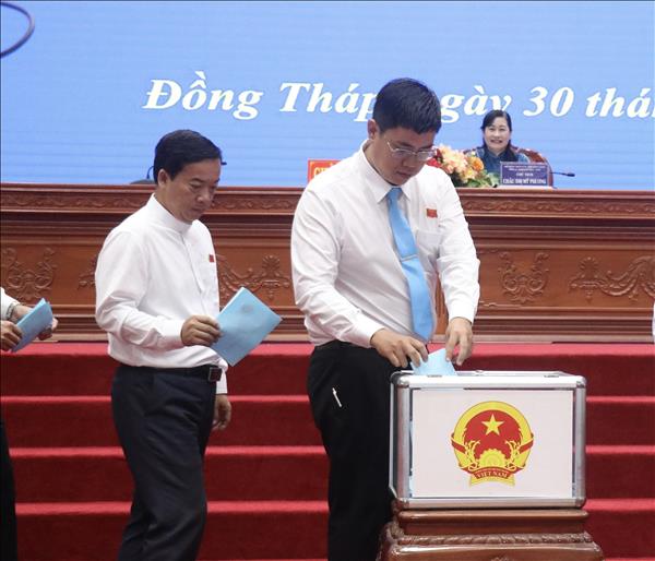 Bầu chức danh lãnh đạo HĐND và UBND tỉnh Đồng Tháp