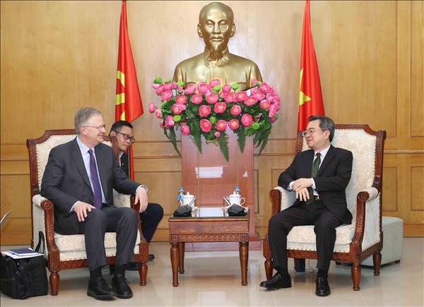 Trưởng Ban Chính sách, Chiến lược Trung ương Nguyễn Thanh Nghị tiếp Ủy viên Hội đồng quản trị Tập đoàn The Asia Group