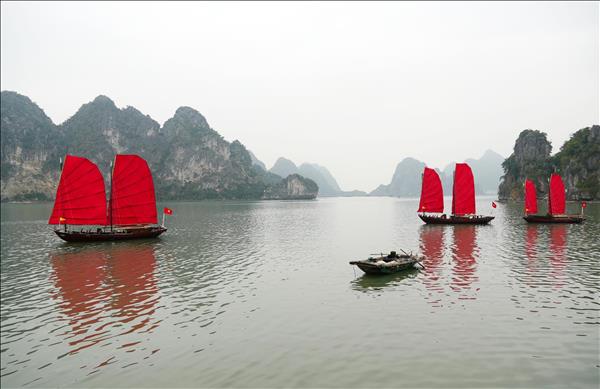 下龙湾与兰夏湾跨遗产区海上旅游线路正式开通