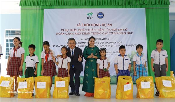 为困境儿童全面发展创造便利条件