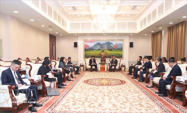 Laos attaches highest priority to strengthening ties with Vietnam