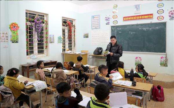 ​Lớp học đêm trên đỉnh Piêng Vai