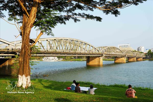 Hue dévoile une programmation estivale dynamique pour attirer les touristes pendant les vacances davril