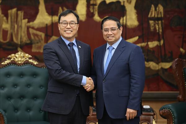 ທ່ານນາ​ຍົກ​ລັດ​ຖະ​ມົນ​ຕີ ຟ້າມ​ມິງ​ຈິງ ໃຫ້​ການ​ຕ້ອນ​ຮັບ​ເອກ​ອັກ​ຄະ​ລັດ​ຖະ​ທູດ ລັດ​ເຊຍ ແລະ ເອກ​ອັກ​ຄະ​ລັດ​ຖະ​ທູດ ສ.ເກົາຫຼີ ປະ​ຈຳ ຫວຽດ​ນາມ