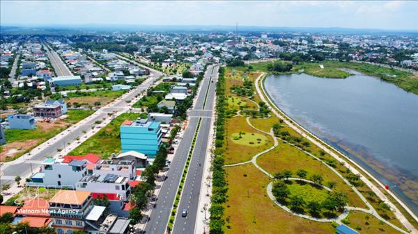推动同奈省成为文明—现代—幸福的大型都市