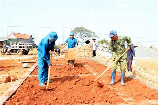 Dồn lực hoàn thành 60 căn nhà cho đồng bào MNông ở vùng biên Quảng Trực