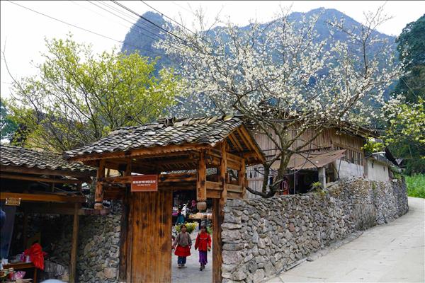 ភូមិ Lo Lo Chai និងផ្ទះបុរាណ Trinh Tuong