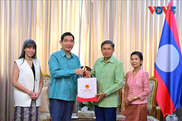 ສະ​ຖານ​ທູດ ຫວຽດ​ນາມ ປະ​ຈຳ​ໄທ​ອວຍ​ພອນ​ບຸນ​ປີ​ໃໝ່​ຂອງ ລາວ