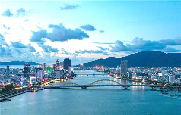 새 성장 모델 다듬는 베트남...실질·안정·국민행복 추구