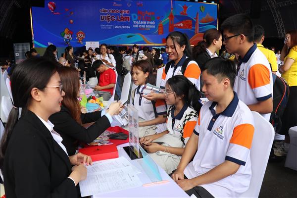 Ngành du lịch Thành phố Hồ Chí Minh tuyển gấp gần 5.000 nhân sự