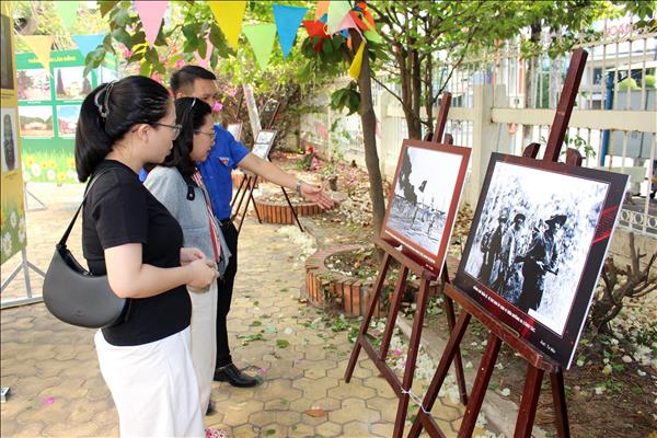 Triển lãm ảnh Lâm Đồng - viết tiếp bản hùng ca thu hút đông đảo công chúng