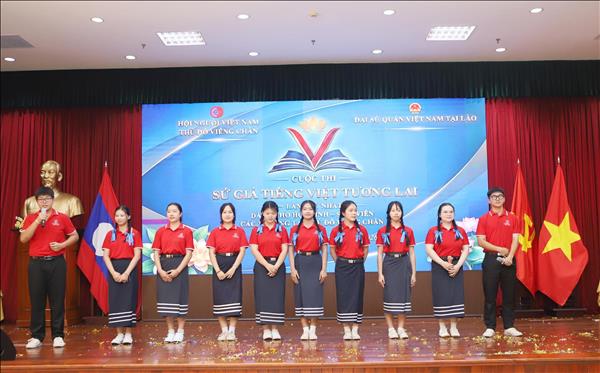 Tôn vinh tiếng Việt: Cầu nối gìn giữ quan hệ đặc biệt Việt Nam - Lào mãi vững bền