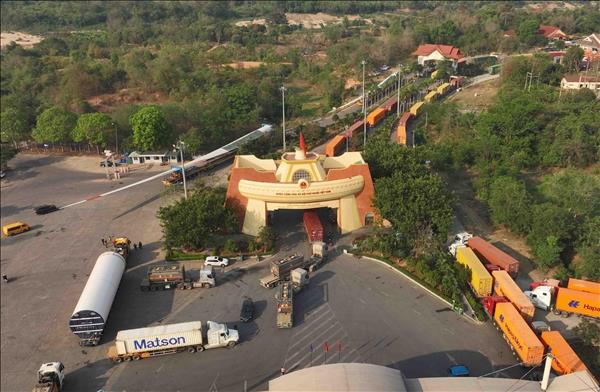 Quý I/2026, xuất nhập khẩu hàng hóa tăng 23%, gần chạm mốc 250 tỷ USD