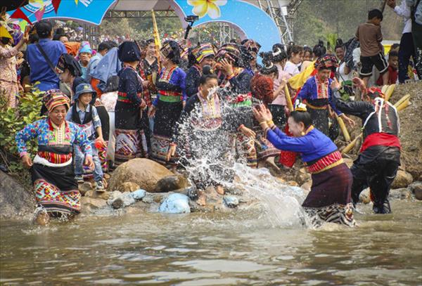 Lễ hội Tết Té nước của dân tộc Lào - gắn kết cộng đồng, lan tỏa điều tốt đẹp