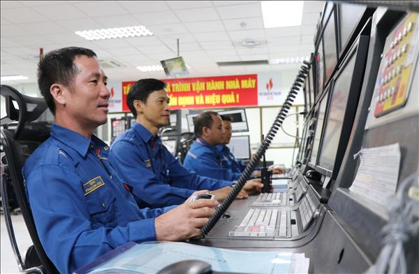 PM requests building of policies, mechanisms for Dung Quat oil refining and energy centre project