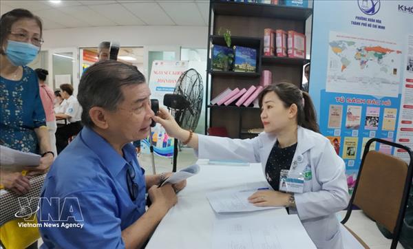 Ciudad Ho Chi Minh ofrece exámenes médicos gratuitos a unas 16.000 personas