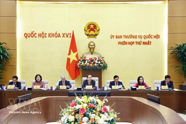 越南国会主席陈青敏主持召开第十五届国会常务委员会第一次会议