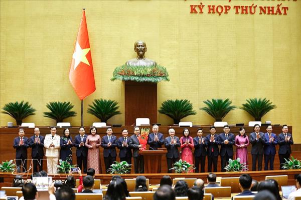 第十六届国会第一次会议：为了人民的利益而行动