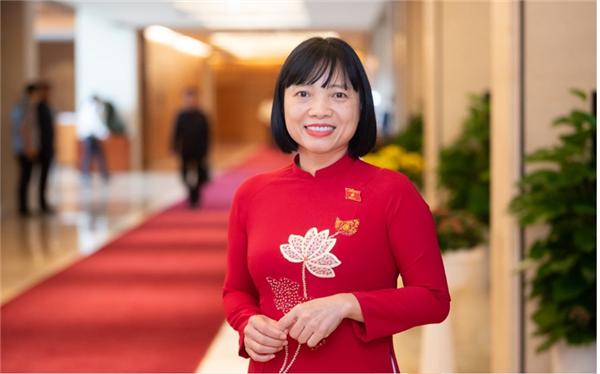 ເພີ່ມ​ທະ​ວີ​ລັກ​ສະ​ນ​ະ​ເປັນ​ເອ​ກະ​ພາບ, ຮອບ​ດ້ານ​ໃນ​ວຽກ​ງານ​ຊີ້​ນຳ​ນຳ​ພາ