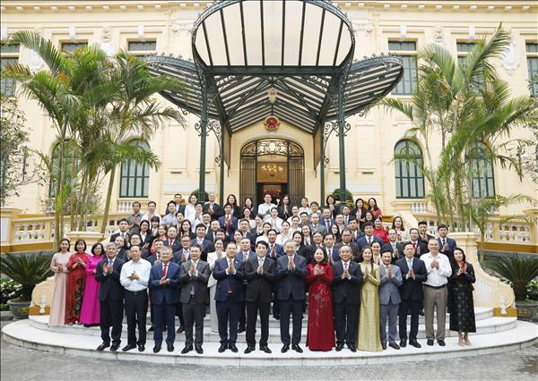 Tổng Bí thư, Chủ tịch nước Tô Lâm gặp mặt cán bộ Văn phòng Chủ tịch nước