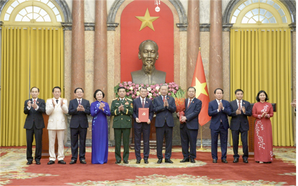 ໜ້າ​ທີ່​ສຳ​ຄັນ​ແຖວ​ໜ້າ​ຂອງ​ລັດ​ຖະ​ບານ​ຊຸດ​ໃໝ່​ແມ່ນ​ສ້າງ​ສະ​ພາບ​ແວດ​ລ້ອມ​ພັດ​ທະ​ນາ