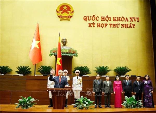 ສື່ມວນຊົນສາກົນ ຕີລາຄາບາດກ້າວສຳຄັນໃນໂຄງປະກອບການນຳ ຫວຽດນາມ