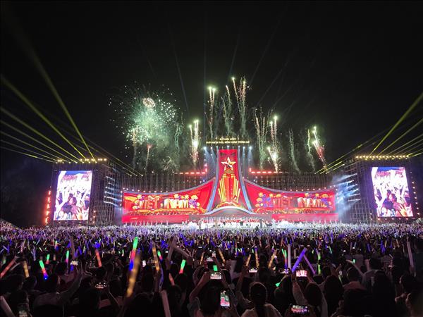 Phát triển công nghiệp văn hóa gắn với du lịch bền vững