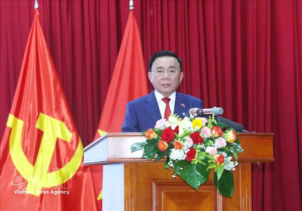 Dirigente partidista vietnamita se reúne con compatriotas residentes en Laos