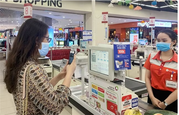 Paiements mobiles et par QR code en hausse, utilisation des distributeurs automatiques en baisse