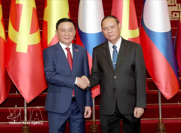 Laos realiza ceremonia de bienvenida oficial a dirigente partidista vietnamita