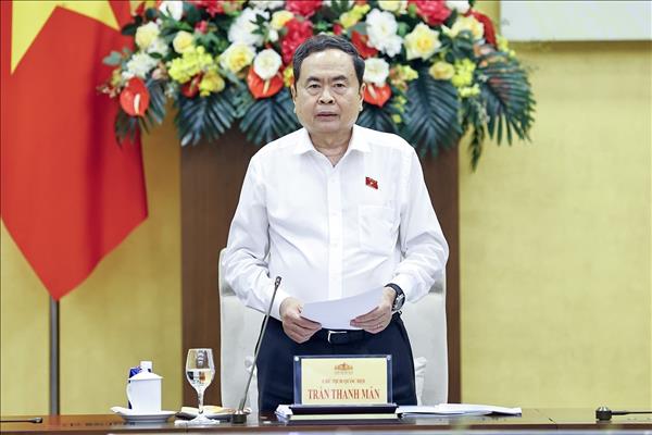 National Assembly Chairman chairs meeting to review legal documents