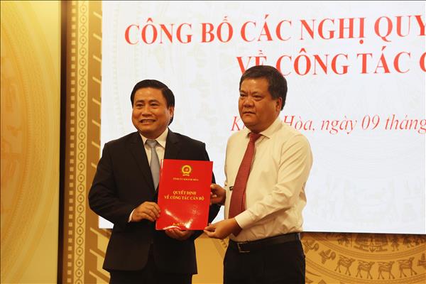 Khánh Hòa công bố các quyết định về công tác cán bộ