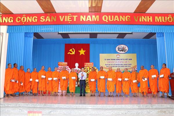 ខេត្ត វិញឡុង ចាត់តាំងពិធីជួបជុំអំណរបុណ្យចូលឆ្នាំថ្មីប្រពៃណី ខ្មែរ ឆ្នាំមមី អដ្ឋស័ក ពុទ្ធសករាជ ២៥៧០ គ្រិស្តសករាជ ២០២៦