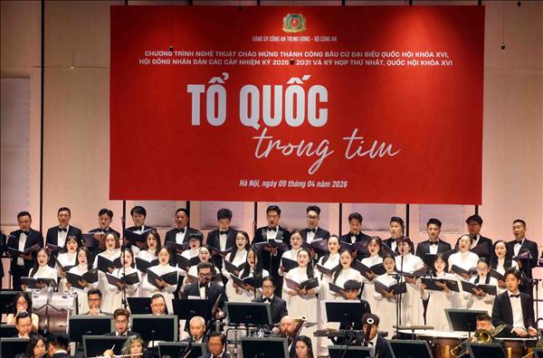 越共中央总书记、国家主席苏林出席祖国在心中艺术表演活动